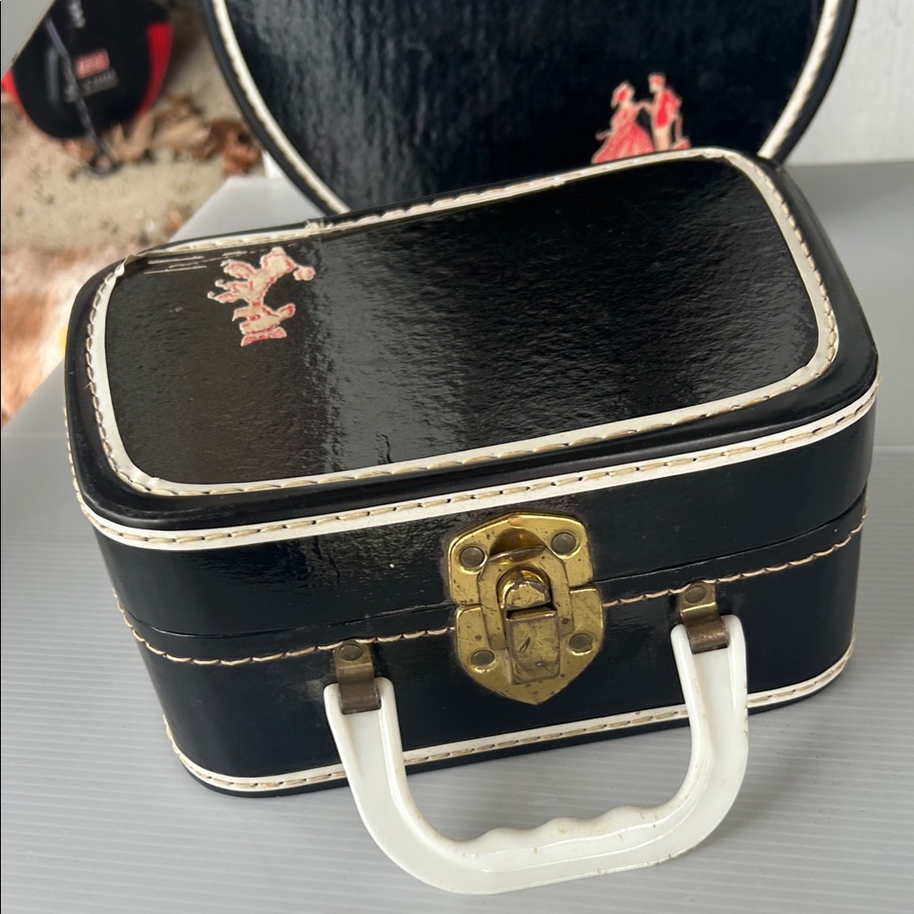 Vintage Black and White Travel Bag Set - Picture 4 of 14